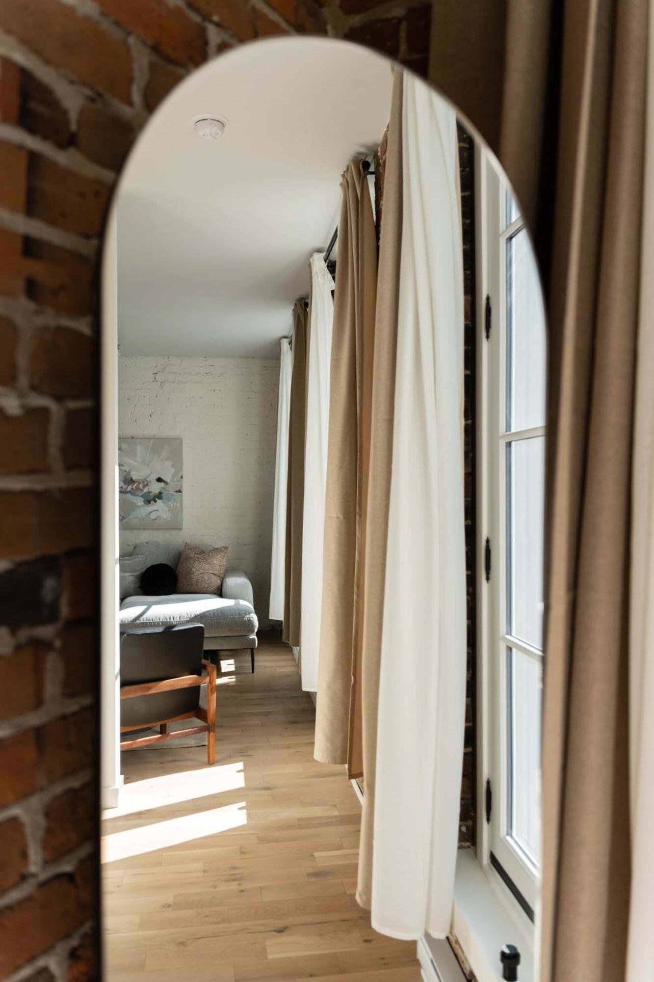Maison Place Jacques-Cartier By Luxury In Transit Montreal Exterior foto